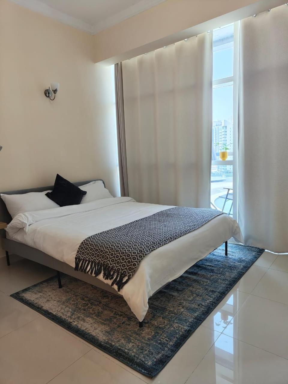 Studio In The Heart Of Sports City -Great View & Amenities! Дубай Экстерьер фото