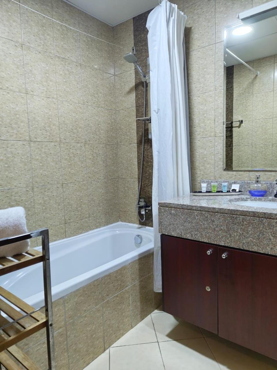 Studio In The Heart Of Sports City -Great View & Amenities! Дубай Экстерьер фото